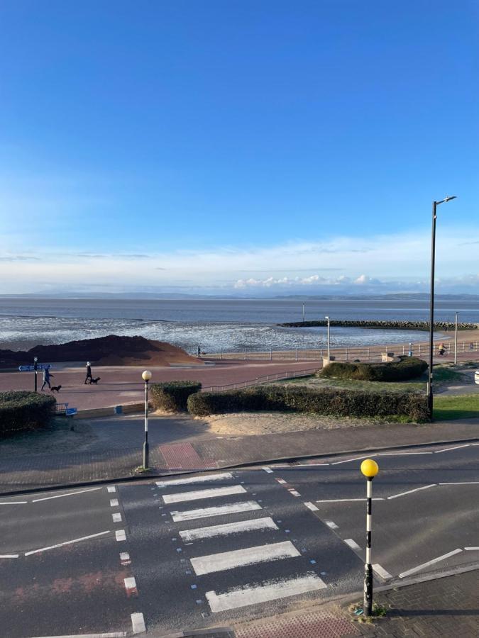 The Croston Balcony Apartment- Morecambe Central Promenade, Beach Front And Sea Views Exteriér fotografie