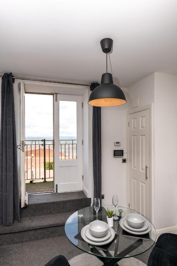 The Croston Balcony Apartment- Morecambe Central Promenade, Beach Front And Sea Views Exteriér fotografie